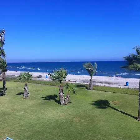 Hébergement de vacances Arona Beach *